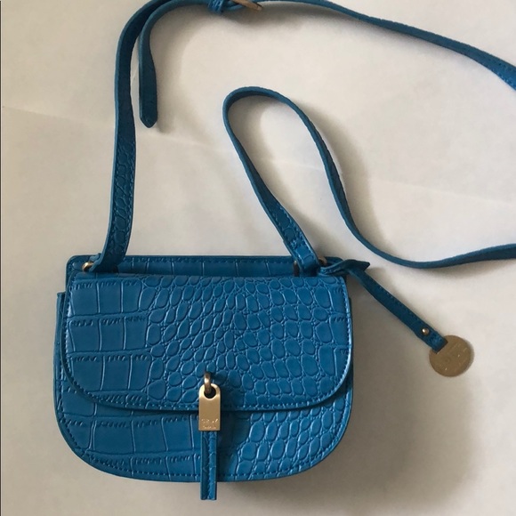 CRUZ Handbags - Cruz Carpisa Blue Crossbody!